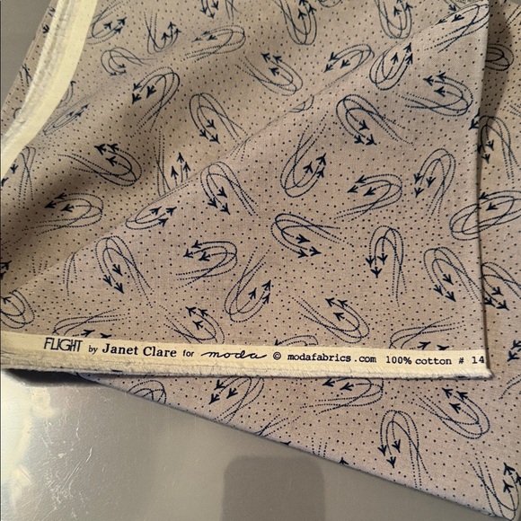 Moda - Amelia Earhart Blue and Cream Airplane Pattern Fabric - RARE - 1 yard - Picture 2 of 2